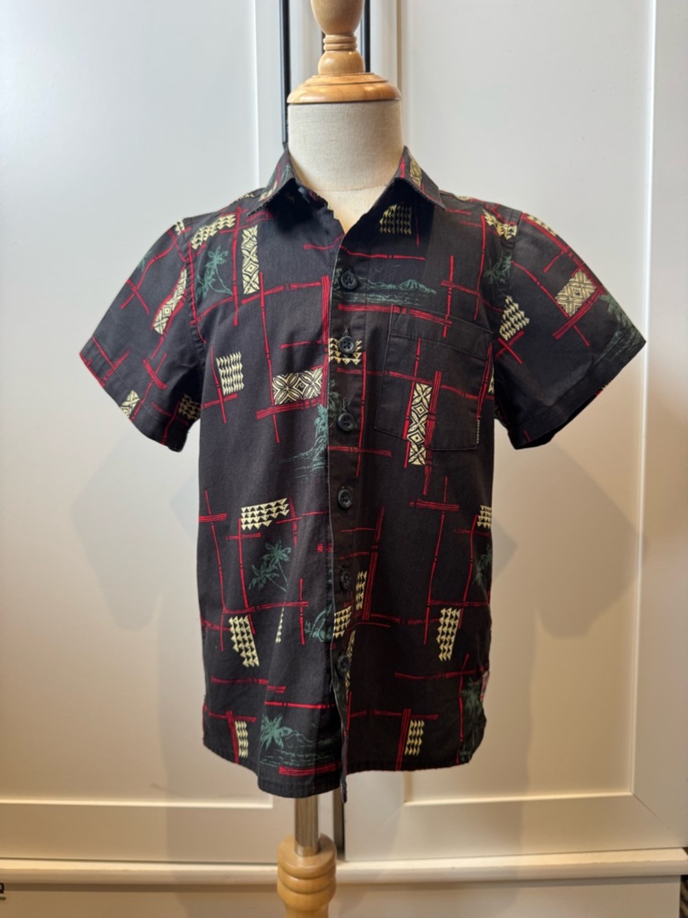 Quiksilver little boys Black & Red Short-Sleeve Button-Up size 4